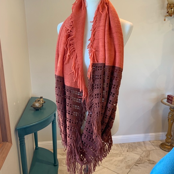 Round shawl - Picture 3 of 5